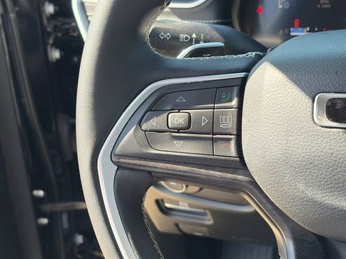 Used 2023 Jeep Grand Cherokee Limited w/ Luxury Tech Group II image 21