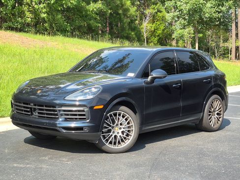 Certified 2022 Porsche Cayenne Platinum Edition AWD/4WD image 1