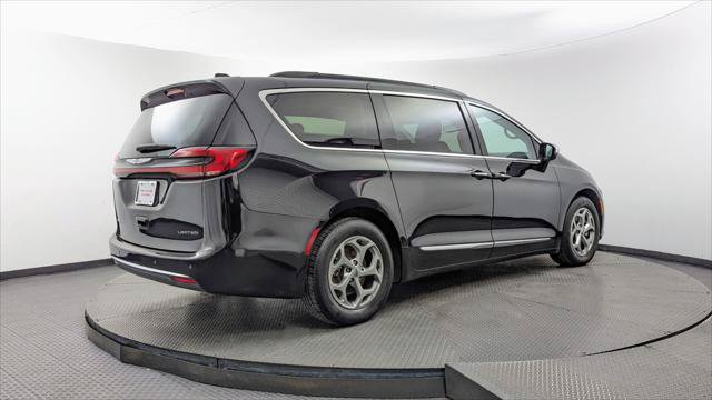 Used 2023 Chrysler Pacifica Limited FWD image 8