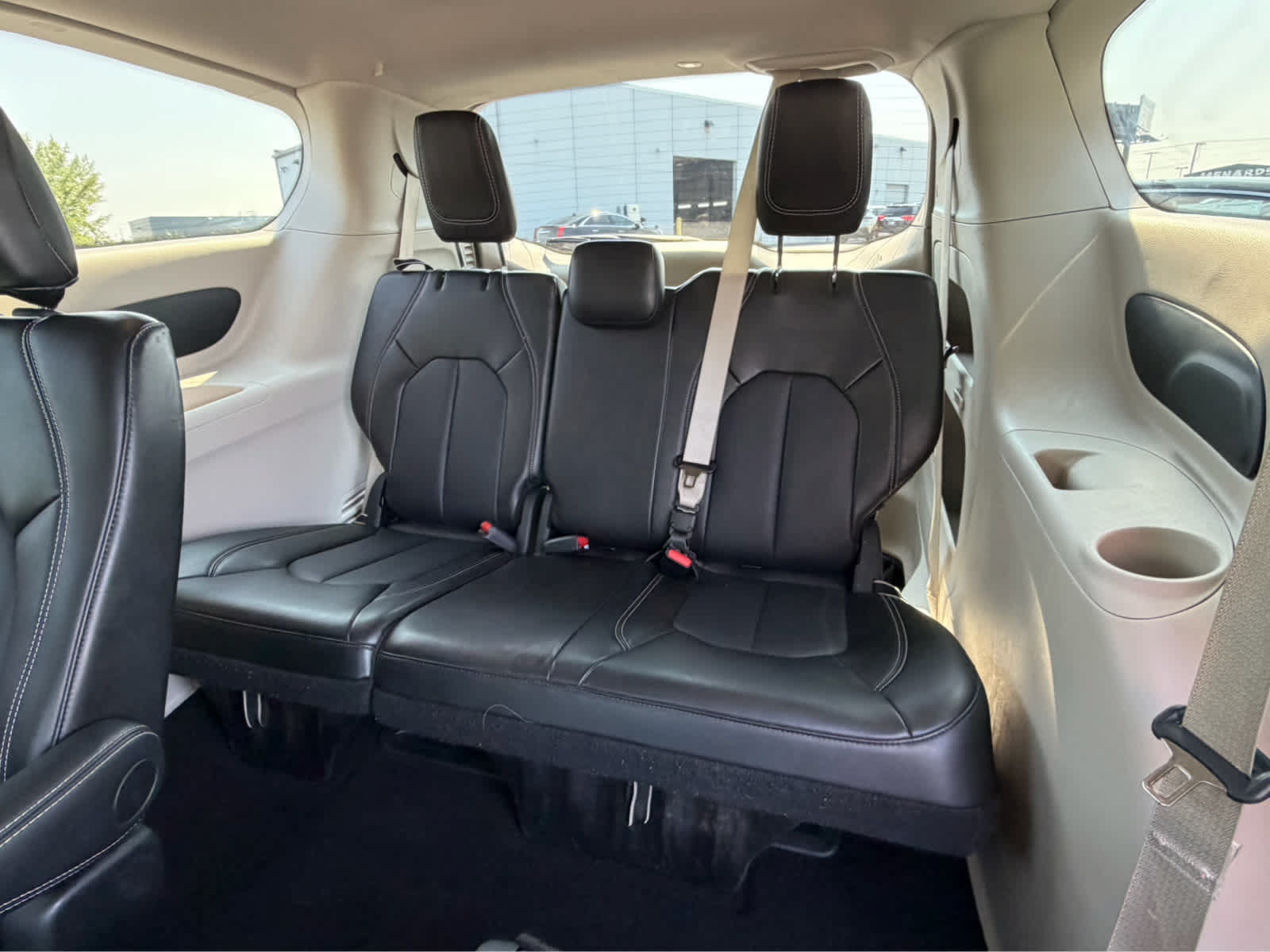 Used 2024 Chrysler Pacifica Touring-L FWD image 15