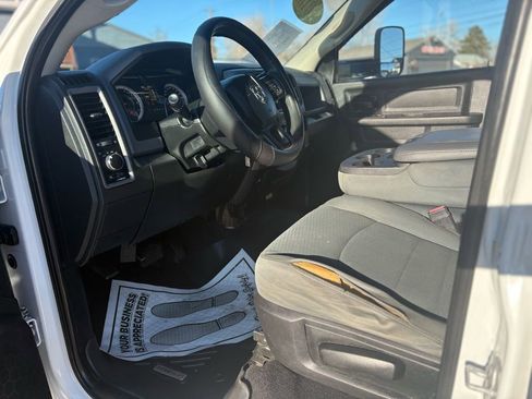 Used 2018 RAM 3500 Tradesman w/ Chrome Appearance Group image 20