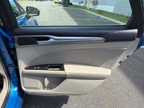 Used 2020 Ford Fusion SE FWD image 17