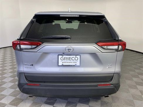 Used 2022 Toyota RAV4 LE image 8