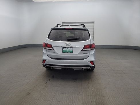 Used 2018 Hyundai Santa Fe SE image 7