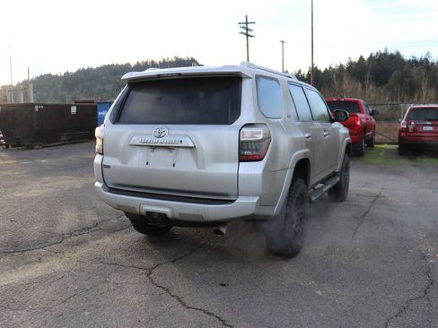 Used 2016 Toyota 4Runner SR5 image 5