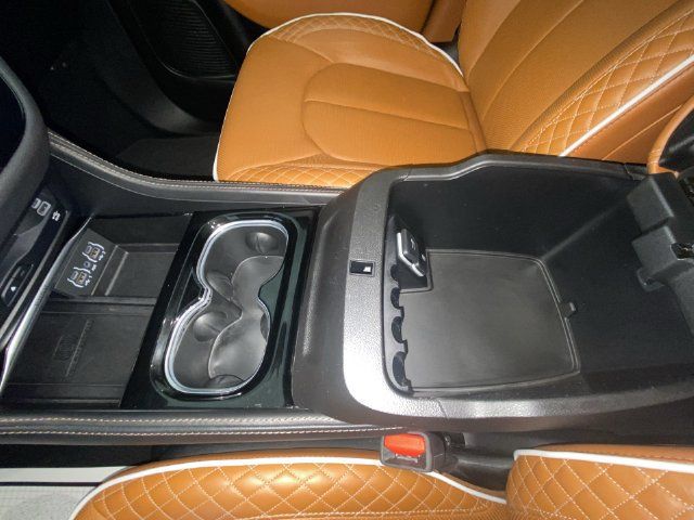 Used 2024 Chrysler Pacifica Pinnacle FWD image 21
