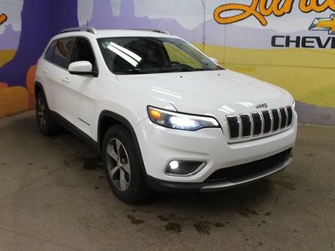 Used 2019 Jeep Cherokee Limited AWD/4WD image 2