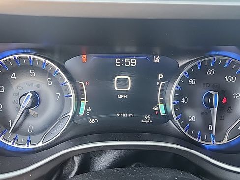 Certified 2022 Chrysler Pacifica Touring-L FWD image 12