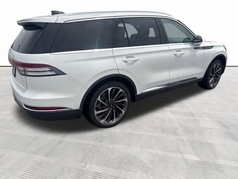 Used 2026 Lincoln Aviator Reserve AWD/4WD image 3