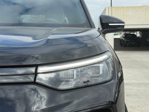 New 2026 Volkswagen Tiguan SE R-Line image 3