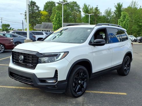 Certified 2024 Honda Passport Black Edition image 3