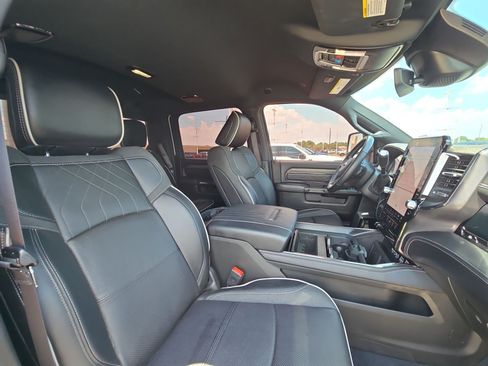 Used 2025 RAM 2500 Limited AWD/4WD image 32