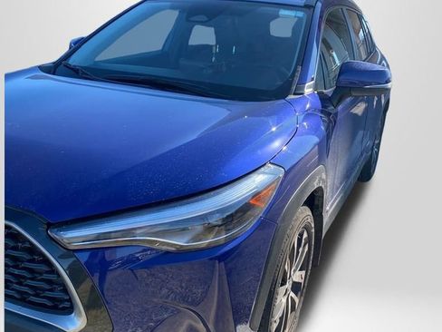 Used 2023 Toyota Corolla Cross XLE image 3