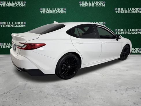 Used 2025 Toyota Camry SE image 7