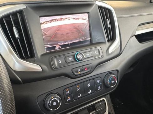 Used 2024 GMC Terrain SLE FWD image 9