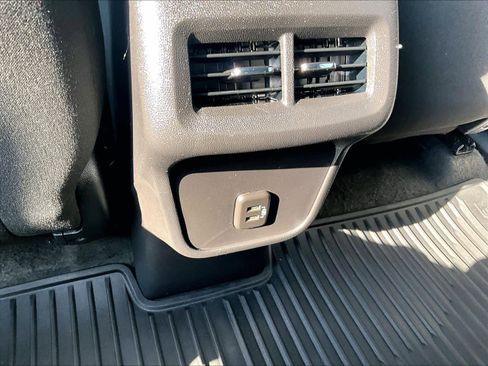 Used 2024 Chevrolet Equinox LT image 28