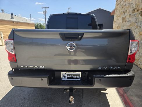 Used 2017 Nissan Titan SV AWD/4WD image 16