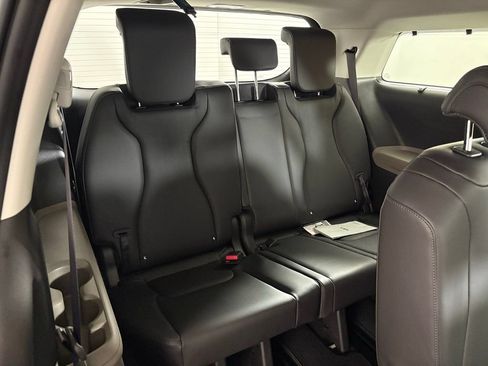 New 2026 Kia Carnival EX FWD image 45