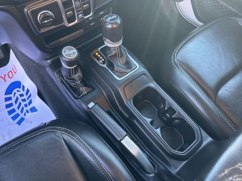 Used 2019 Jeep Wrangler Unlimited Sahara image 20