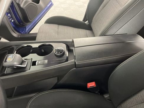 Used 2022 Nissan Rogue SV image 27