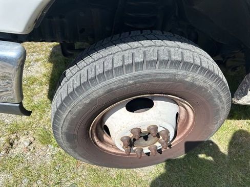 Used 2017 Ford E-350 and Econoline 350 XL w/ Power Windows & Locks Group image 11