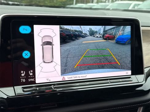 Used 2024 Volkswagen Atlas SE image 30