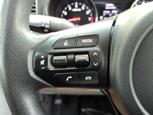 Used 2021 Kia Sedona LX FWD image 43
