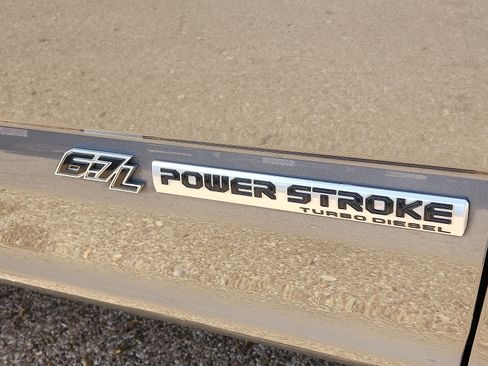 Used 2022 Ford F250 Platinum w/ FX4 Off-Road Package image 9