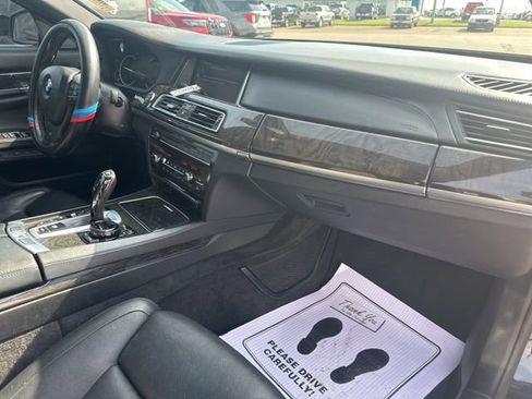 Used 2014 BMW 750Li xDrive image 9