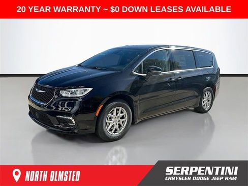 New 2026 Chrysler Pacifica Select image 1