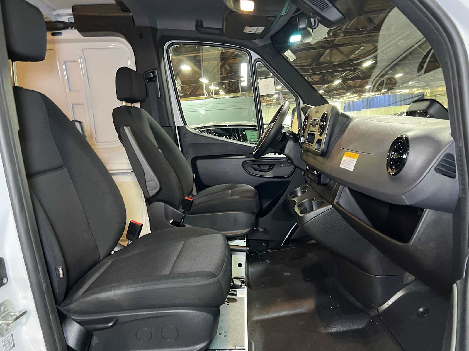 Used 2025 Mercedes-Benz Sprinter 2500 image 12
