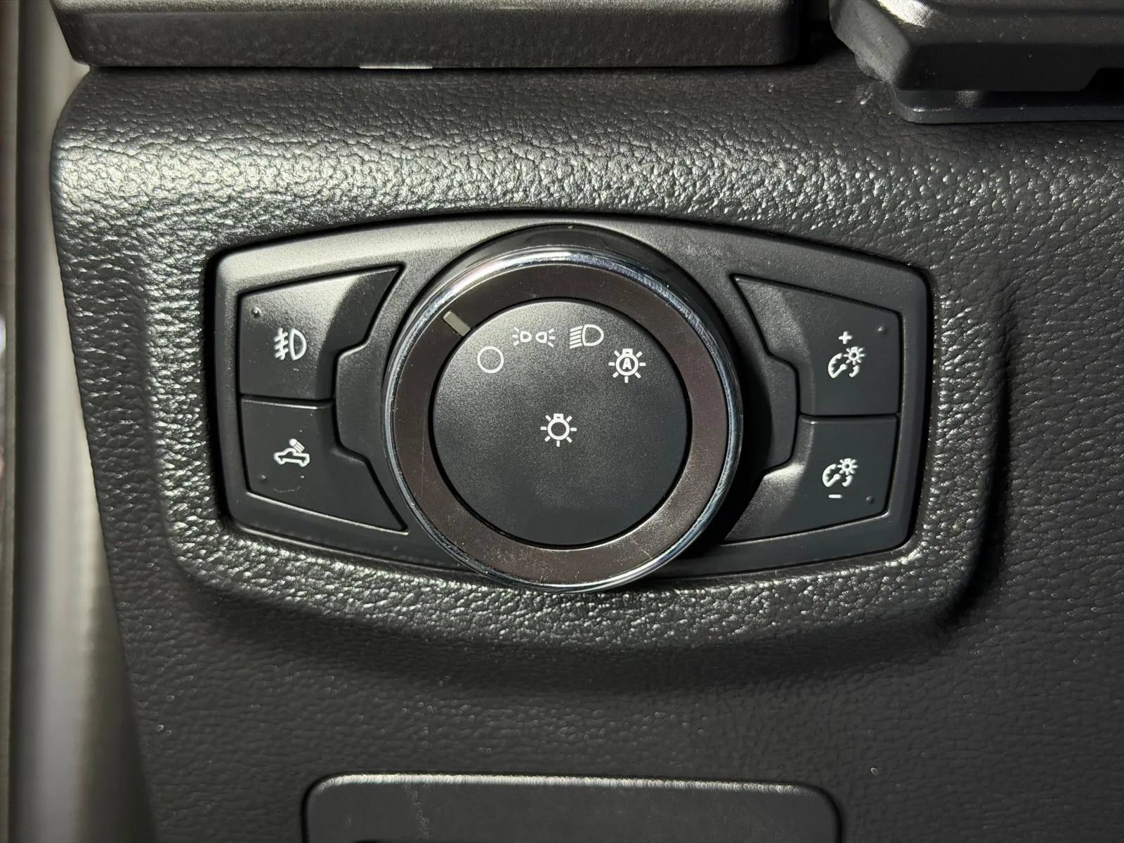 Used 2018 Ford F150 XLT w/ Equipment Group 302A Luxury AWD/4WD image 25