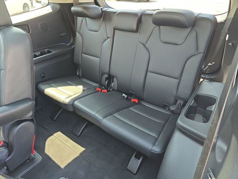 Used 2024 Kia Telluride SX w/ Towing Package image 16
