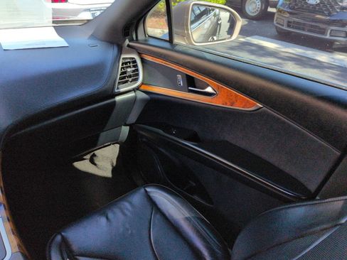 Used 2018 Lincoln MKX Reserve w/ Driver Assistance Package FWD image 17