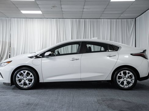 Used 2016 Chevrolet Volt Premier w/ Driver Confidence Package FWD image 4