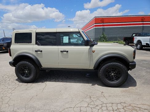 New 2026 Ford Bronco Badlands AWD/4WD image 14