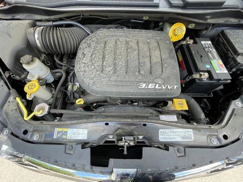Used 2018 Dodge Grand Caravan SE w/ UConnect Hands-Free Group FWD image 35