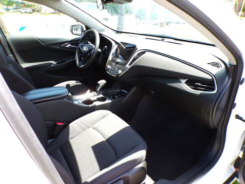 Used 2025 Chevrolet Malibu LT FWD image 19