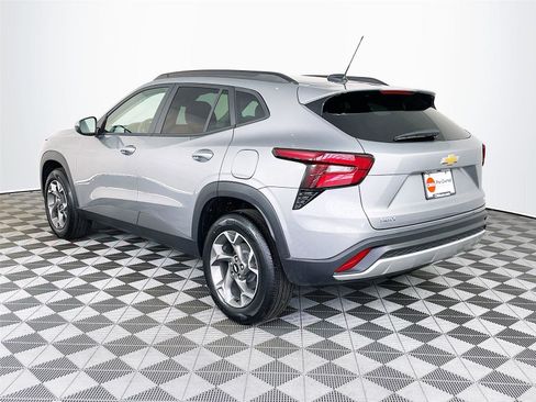 Used 2026 Chevrolet Trax LT FWD image 6