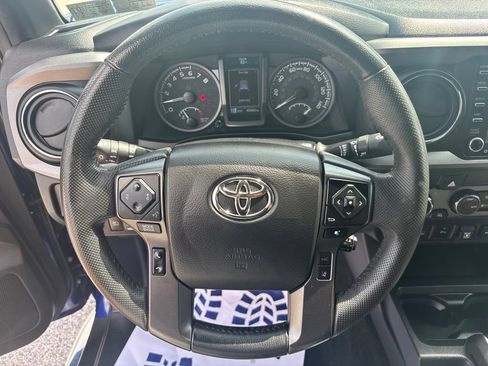 Used 2022 Toyota Tacoma TRD Sport w/ Technology Package AWD/4WD image 32