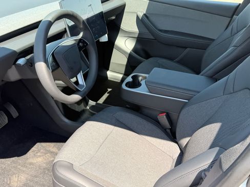 Used 2026 Tesla Model Y 2WD image 14