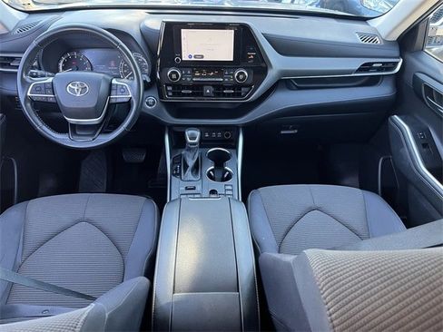Used 2023 Toyota Highlander LE image 11
