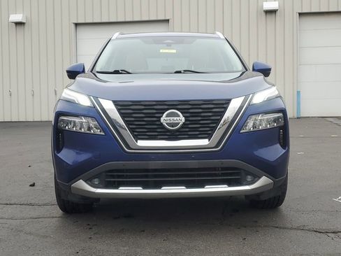Used 2021 Nissan Rogue Platinum image 2