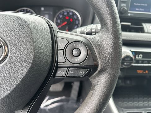 Certified 2022 Toyota RAV4 XLE FWD image 20