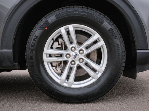 Used 2022 Ford Explorer XLT w/ Equipment Group 202A image 13