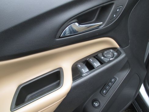 Used 2023 Chevrolet Equinox Premier image 17