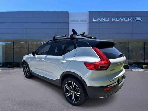 Used 2019 Volvo XC40 T4 R-Design FWD image 5