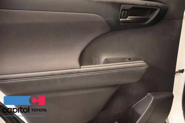 Used 2020 Toyota Highlander LE AWD/4WD image 32