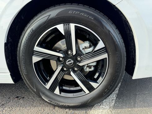 Used 2024 Nissan Sentra SV image 11