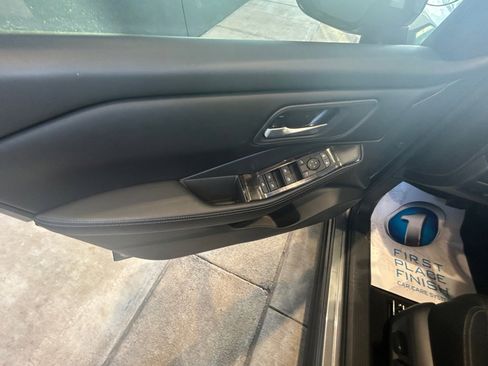 Used 2025 Nissan Rogue SV image 36